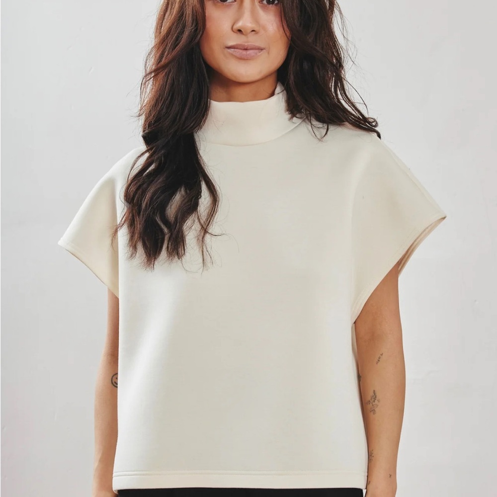 NWT * GREEN* Leze The Label Elegant Turtleneck Top